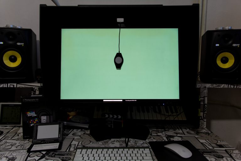 Proces kalibracji monitora urządzeniem i1 Display Pro