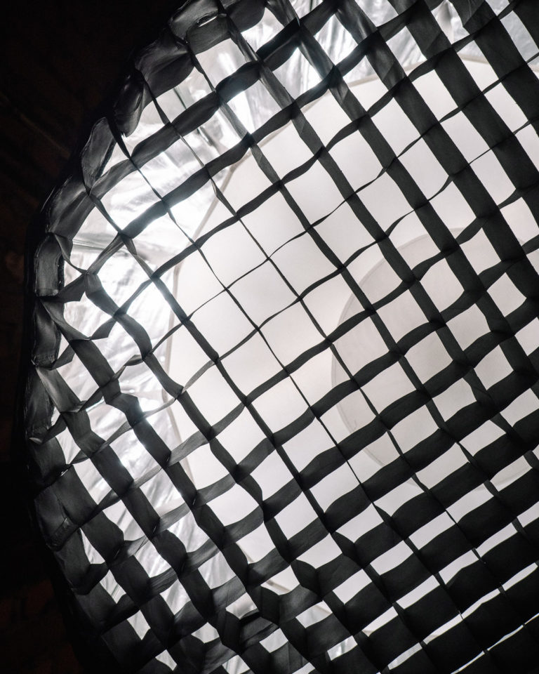 Tylko wewnętrzny dyfuzor oraz grid.