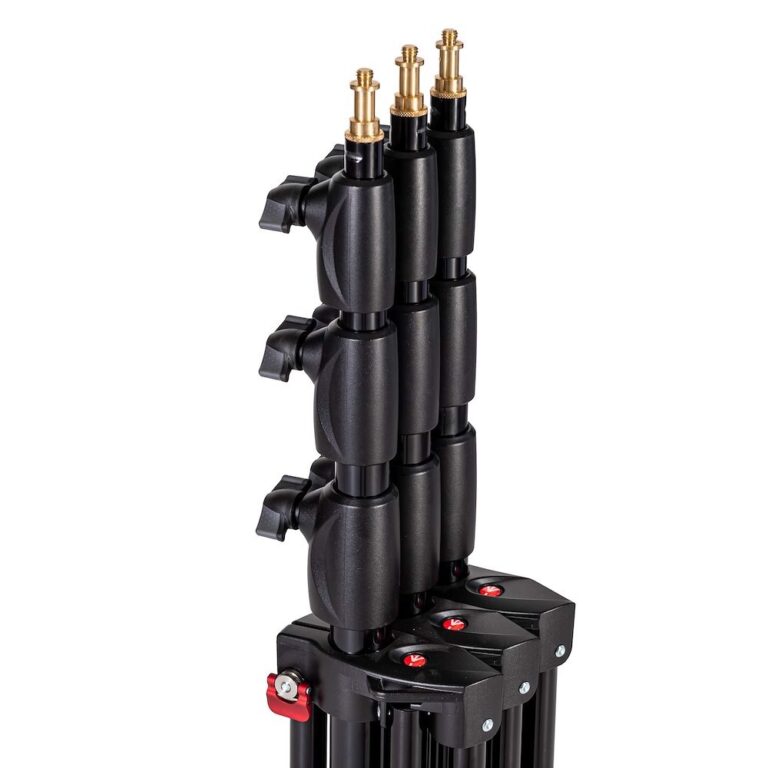 Statywy Manfrotto 1052BAC łączą się ze sobą, by łatwiej je przenosić